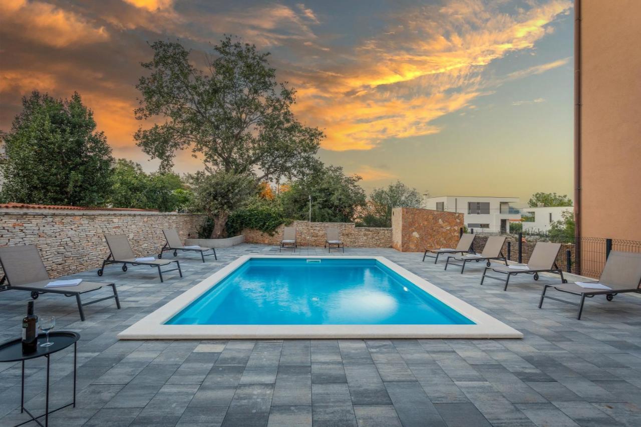 Apartments Cesare With Shared Pool ลิทซ์ยัน ภายนอก รูปภาพ