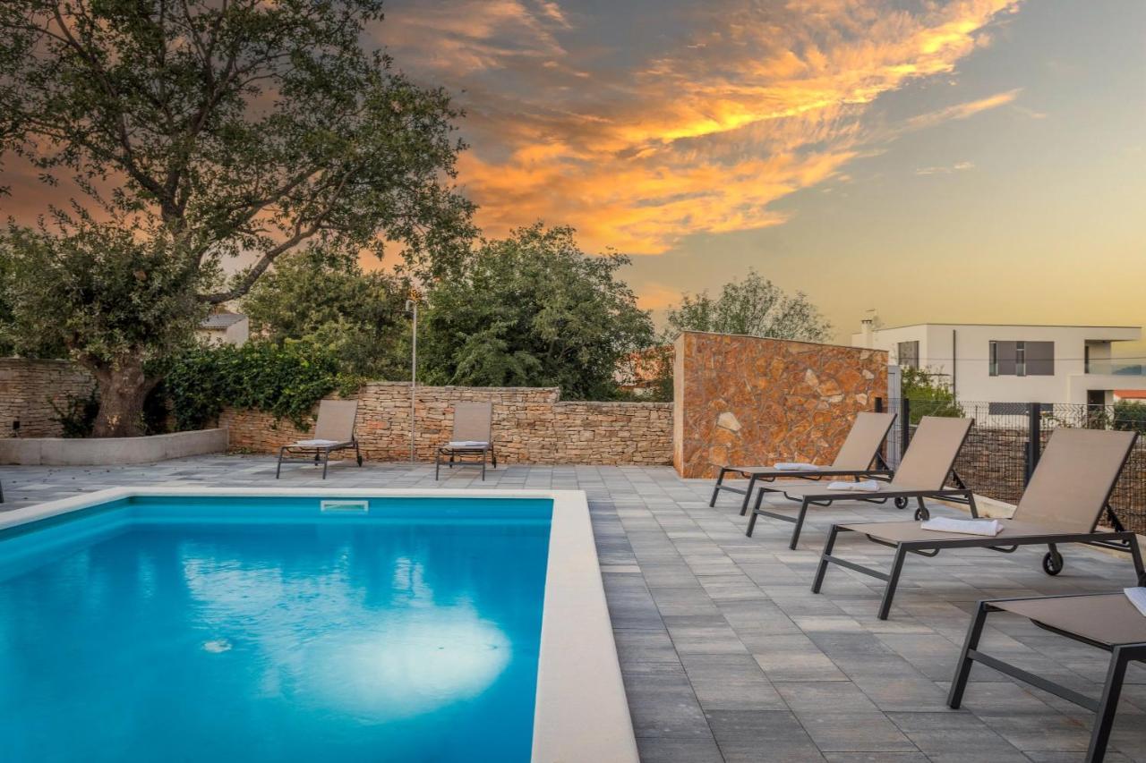 Apartments Cesare With Shared Pool ลิทซ์ยัน ภายนอก รูปภาพ
